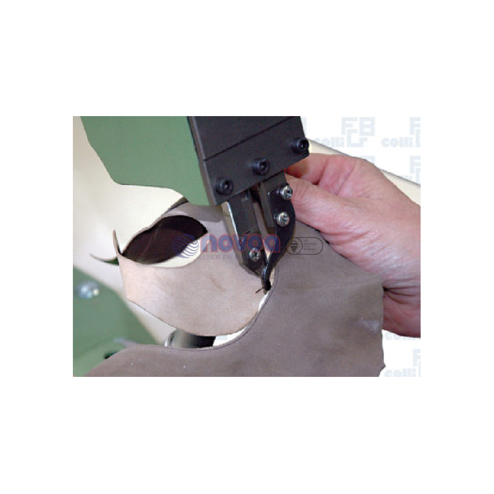 Máquina recortadora (máquina para la elaboración de los forros de los cortes) COLLI Mod. GP4.