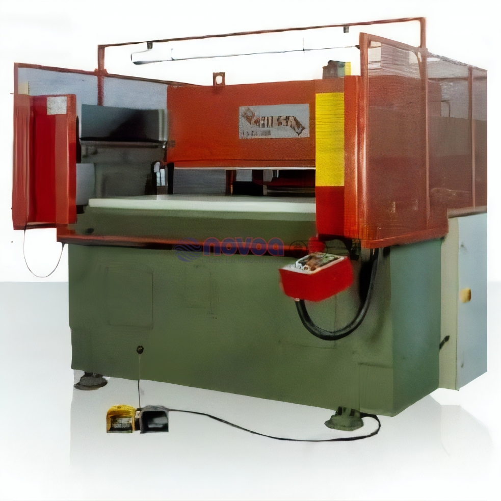  Prensa hidráulica de corte de barra oscilante Chiesa Mod. TTM abierta (Cortadora a troquel hidráulica con mesa batiente móvil).