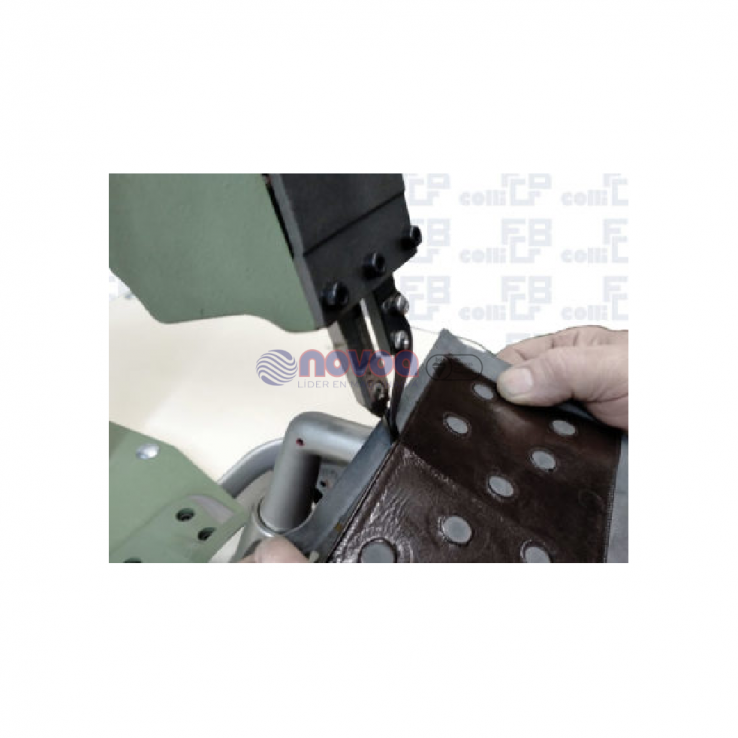 Máquina recortadora (máquina para la elaboración de los forros de los cortes) COLLI Mod. GP4.